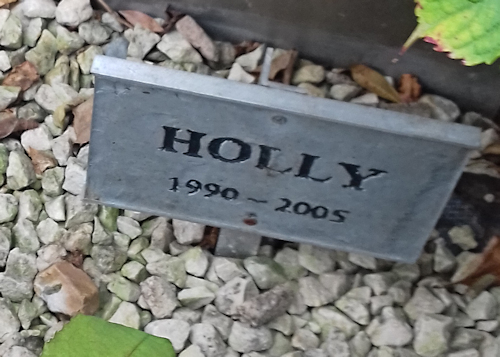 Holly_Old_Monument_Plaque.jpg